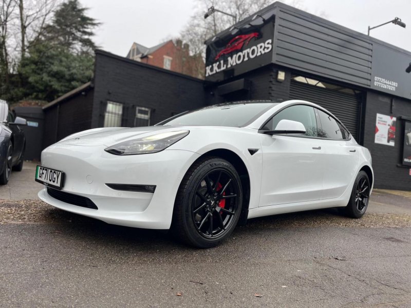 TESLA MODEL 3