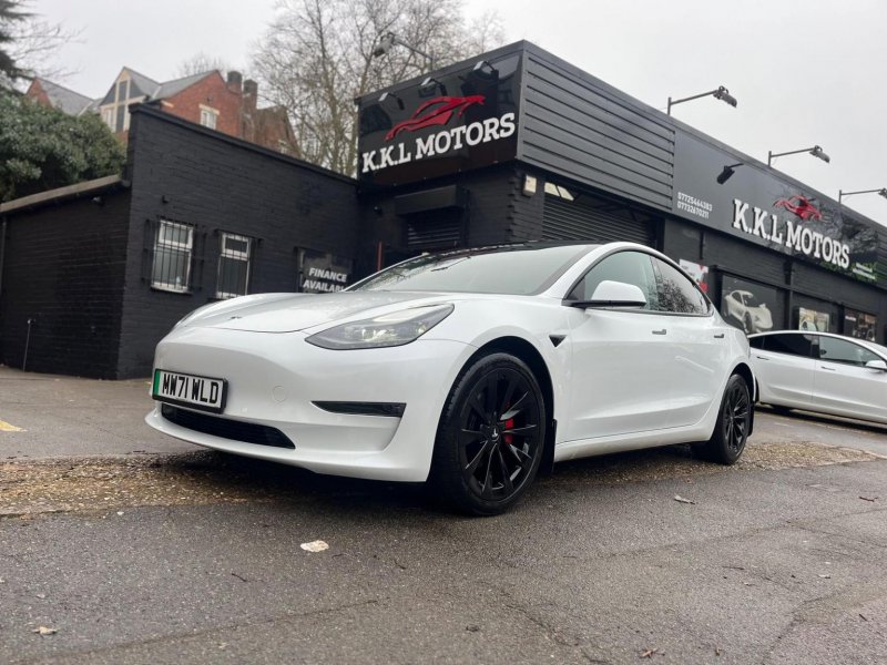TESLA MODEL 3