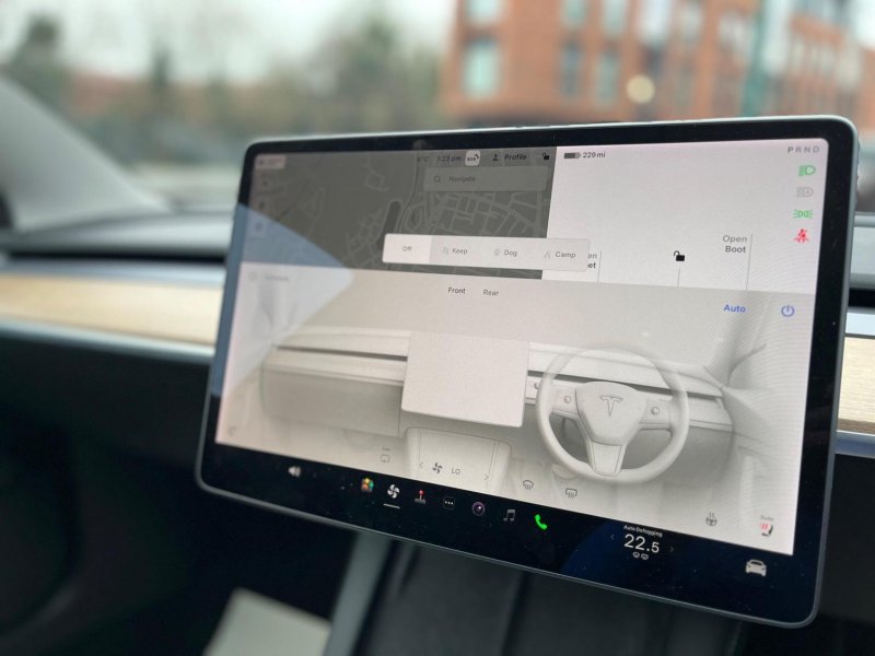 TESLA MODEL 3