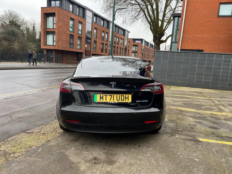 TESLA MODEL 3