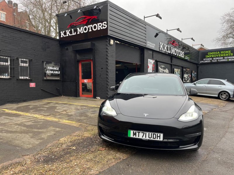TESLA MODEL 3