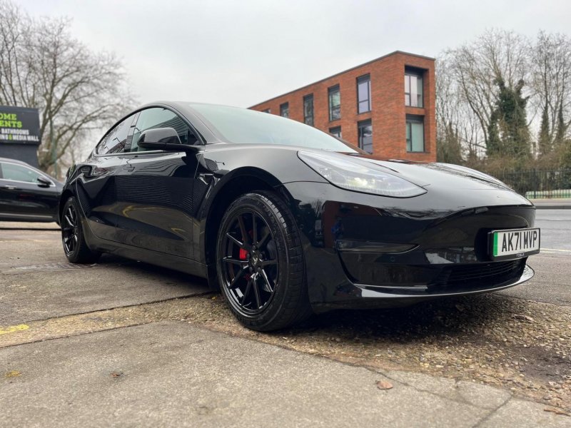TESLA MODEL 3