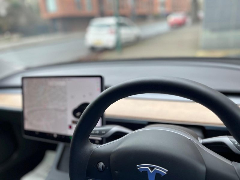 TESLA MODEL 3