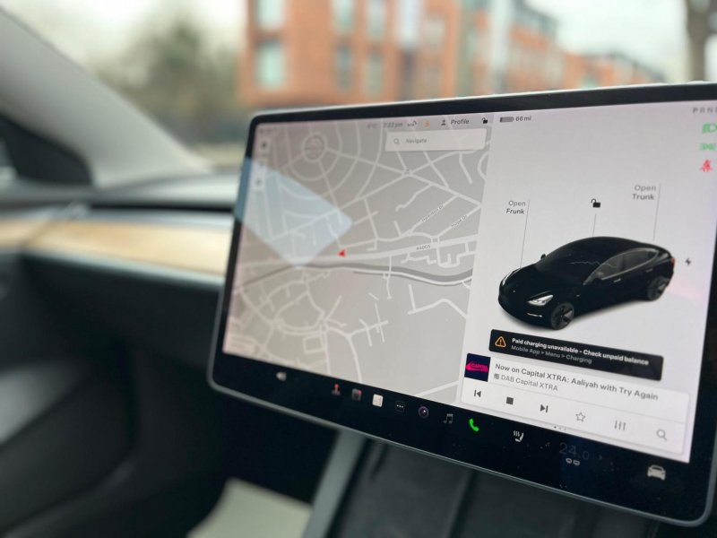 TESLA MODEL 3