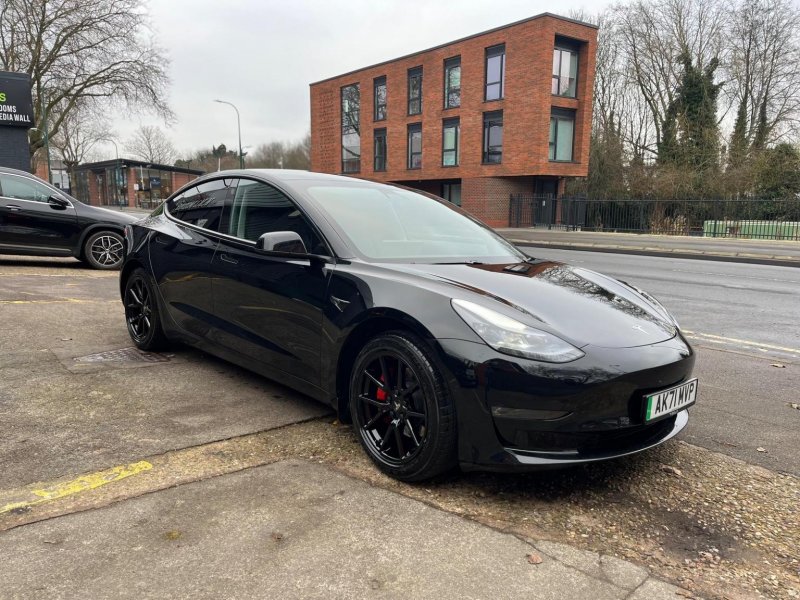 TESLA MODEL 3