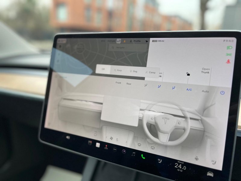 TESLA MODEL 3