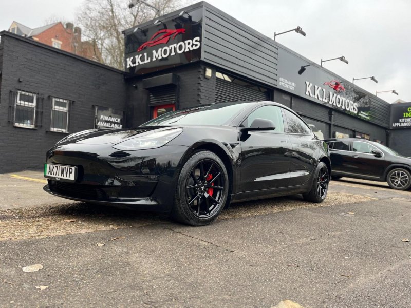 TESLA MODEL 3