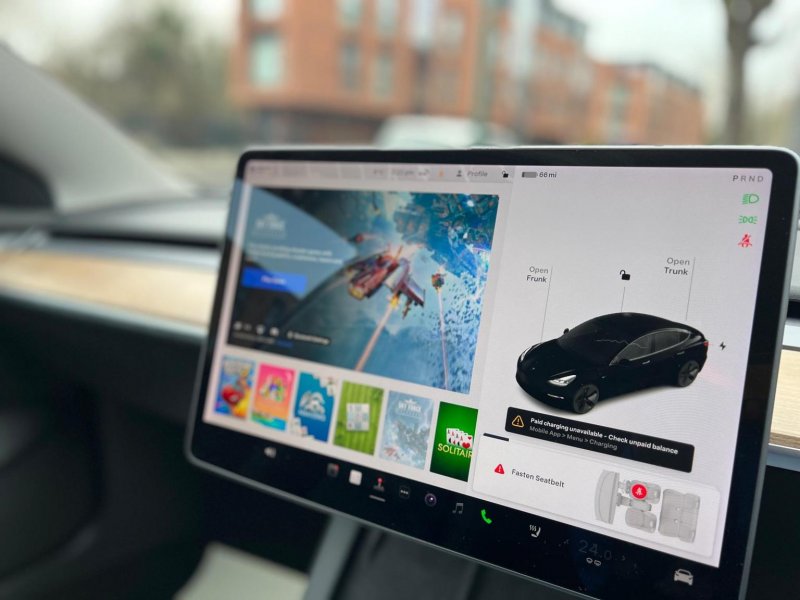 TESLA MODEL 3