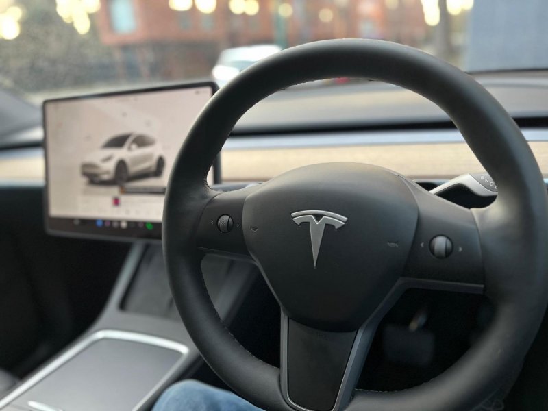TESLA MODEL Y