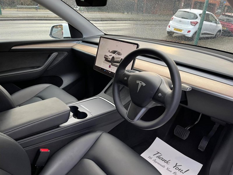 TESLA MODEL Y