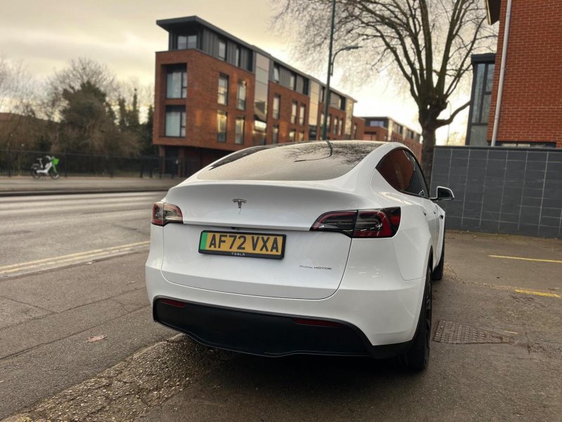TESLA MODEL Y