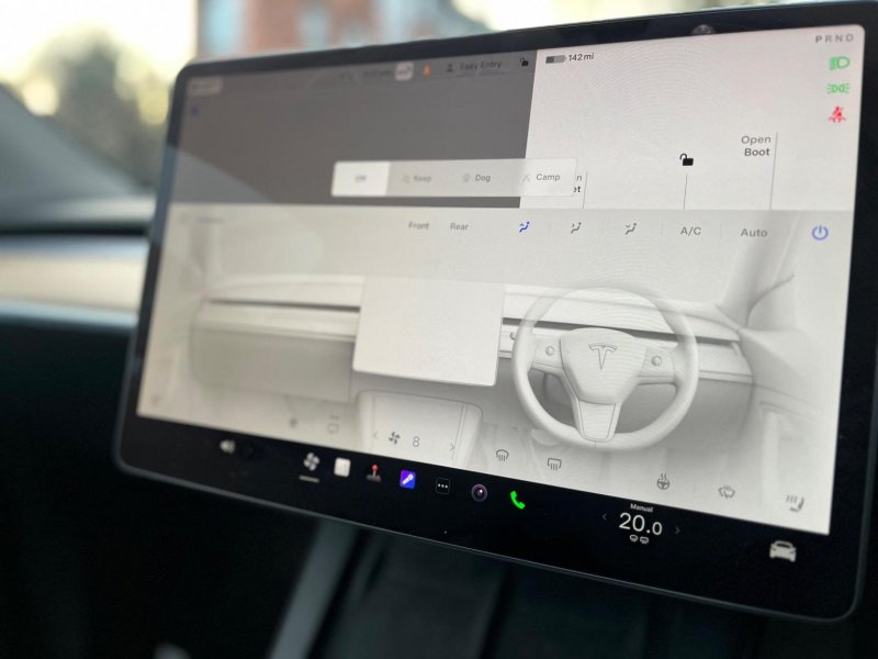 TESLA MODEL Y