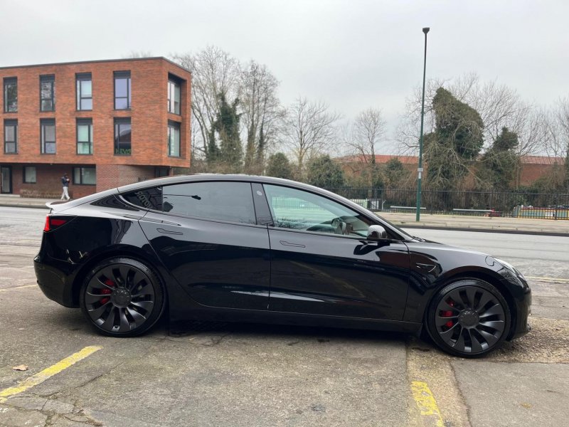 TESLA MODEL 3