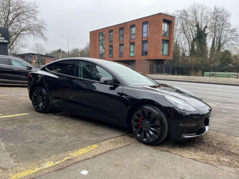 TESLA MODEL 3