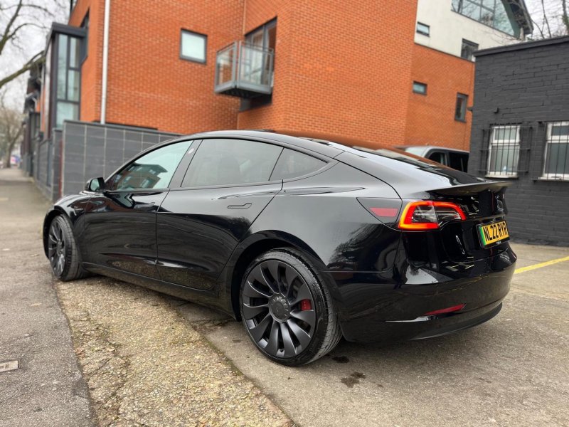 TESLA MODEL 3