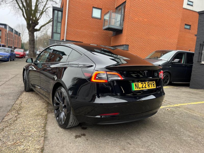 TESLA MODEL 3
