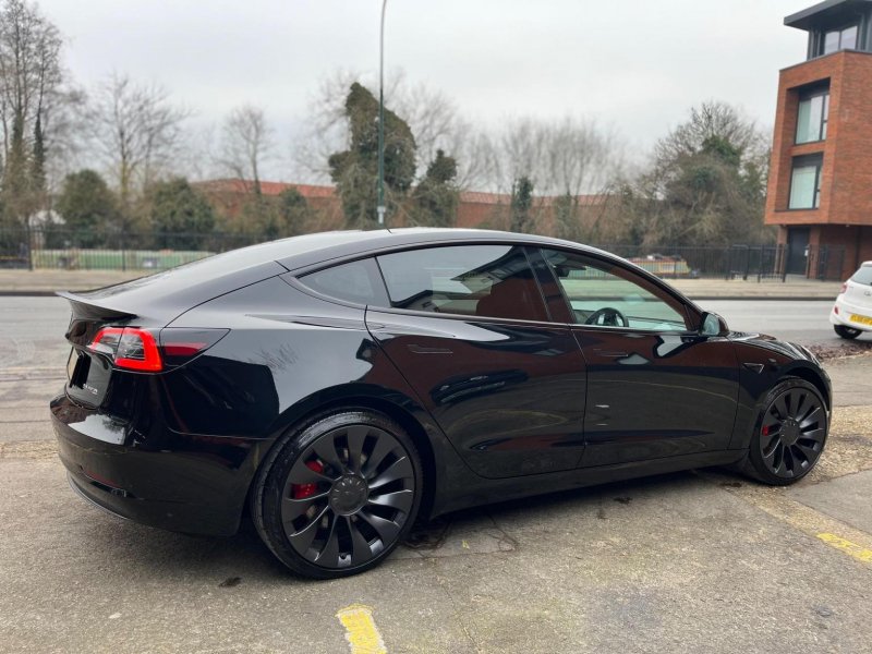 TESLA MODEL 3