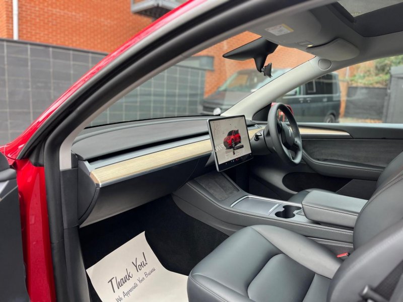 TESLA MODEL Y