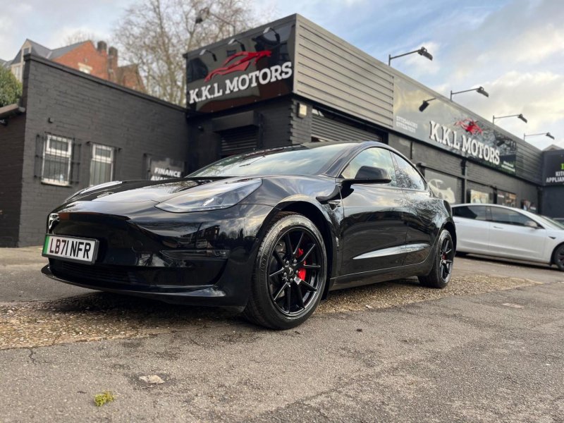TESLA MODEL 3