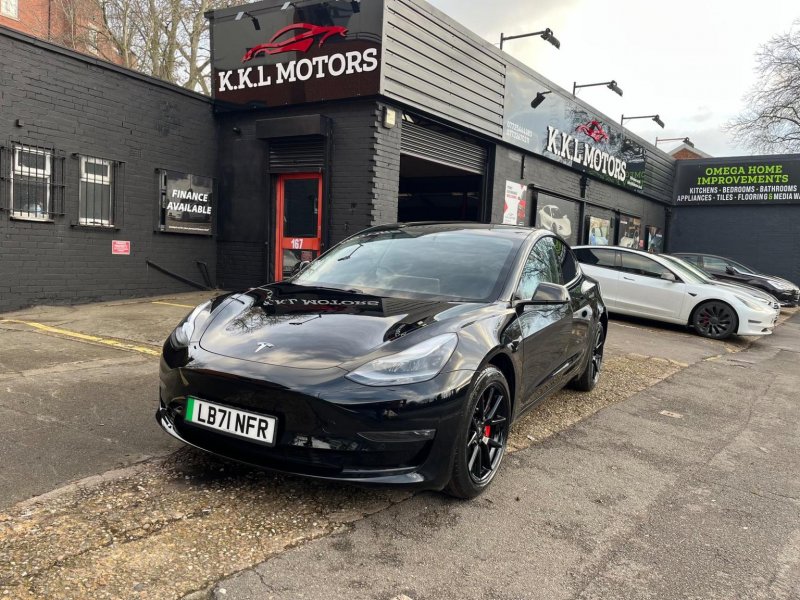 TESLA MODEL 3