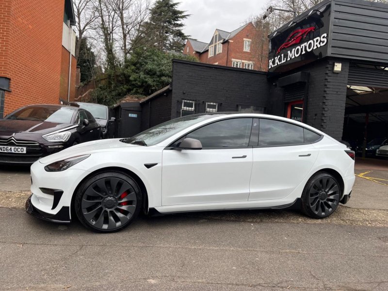 TESLA MODEL 3