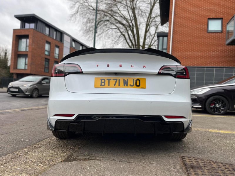 TESLA MODEL 3