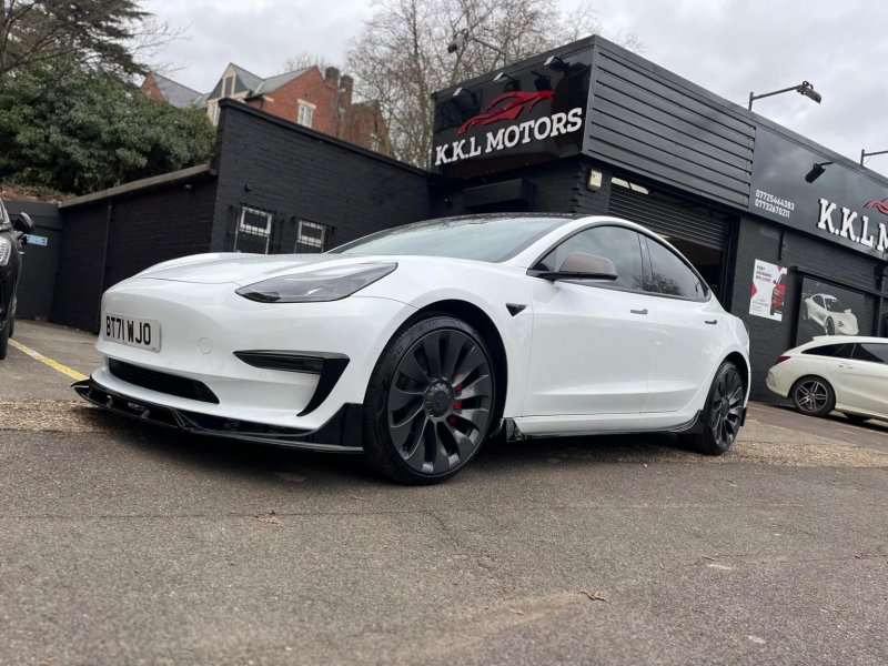 TESLA MODEL 3