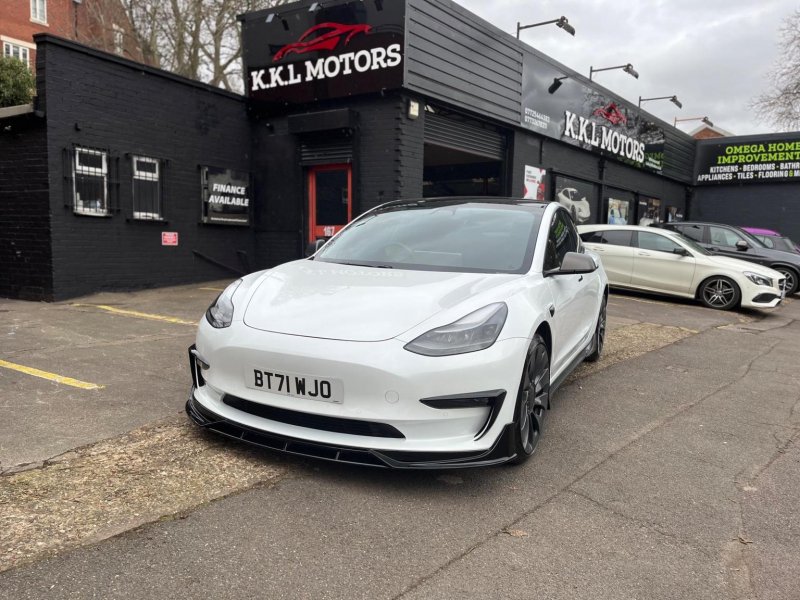 TESLA MODEL 3