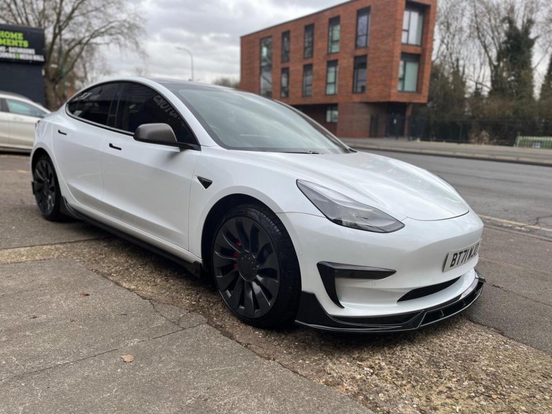 TESLA MODEL 3