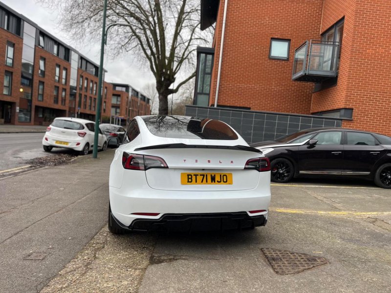 TESLA MODEL 3