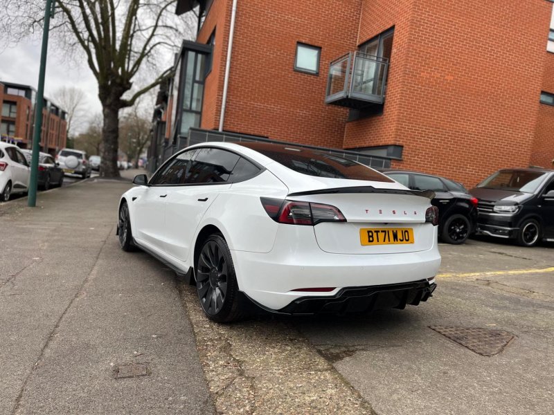 TESLA MODEL 3