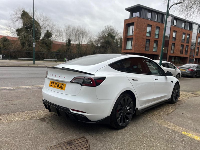 TESLA MODEL 3