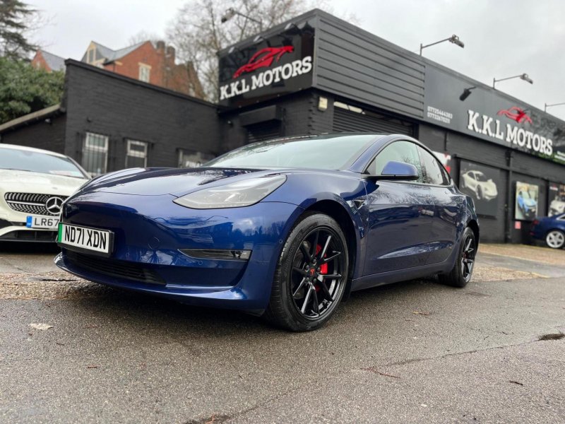 TESLA MODEL 3