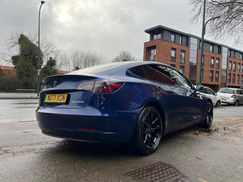 TESLA MODEL 3