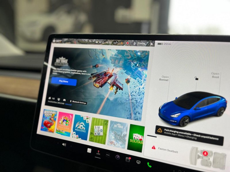 TESLA MODEL 3