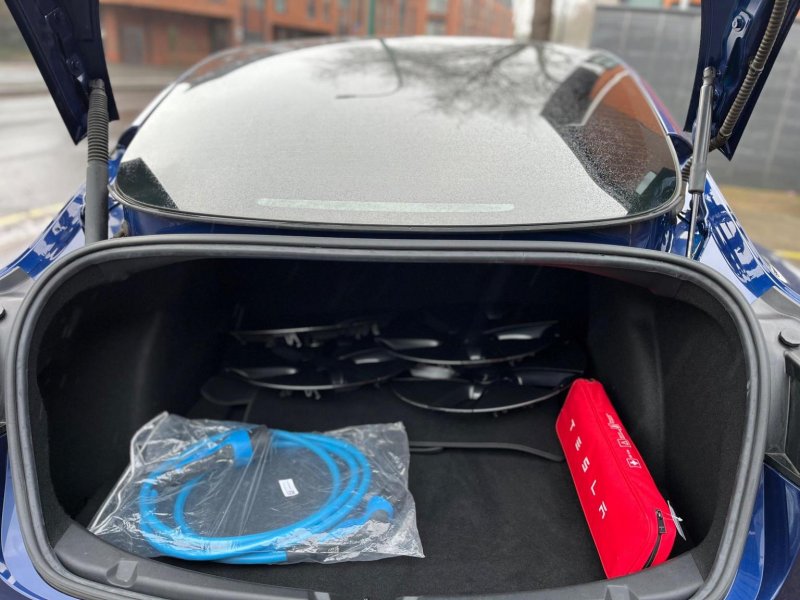 TESLA MODEL 3