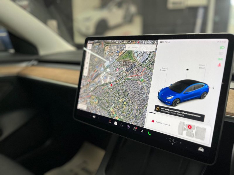 TESLA MODEL 3