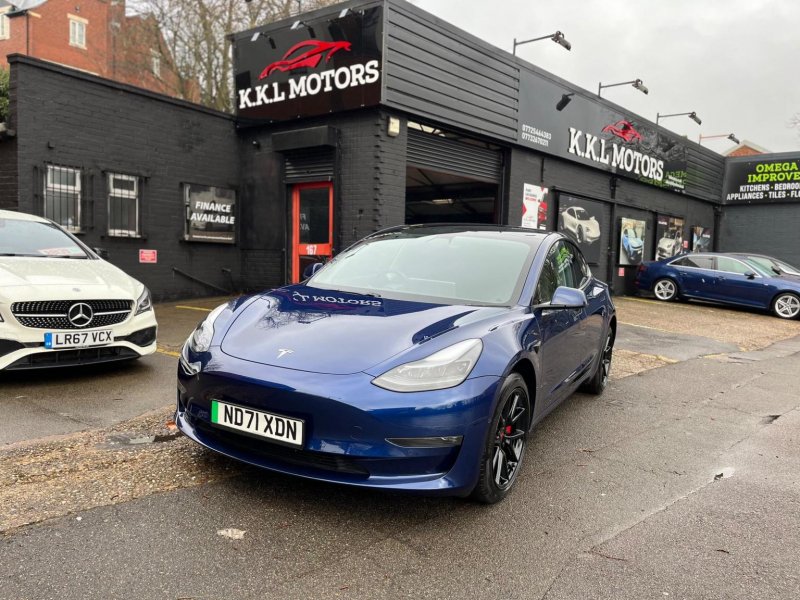 TESLA MODEL 3