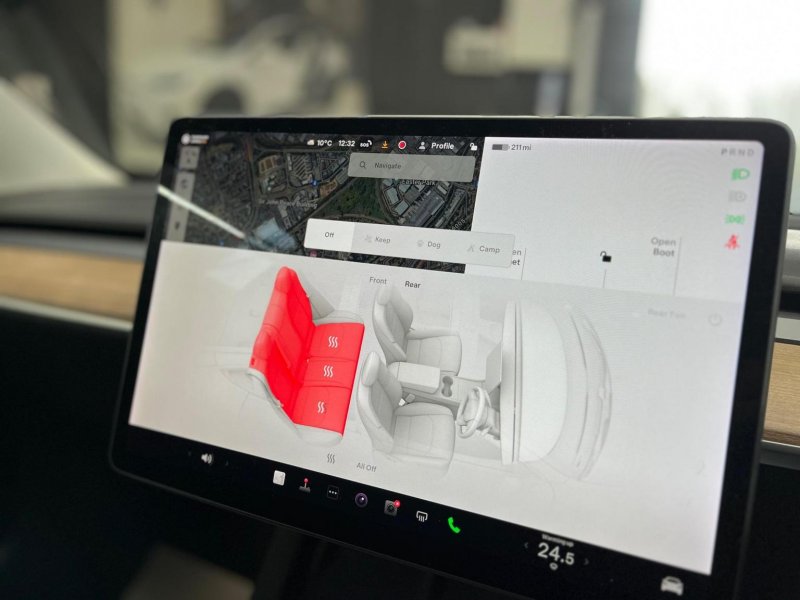 TESLA MODEL 3