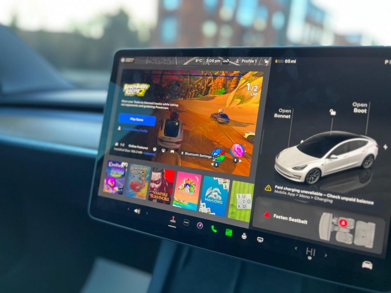 TESLA MODEL 3