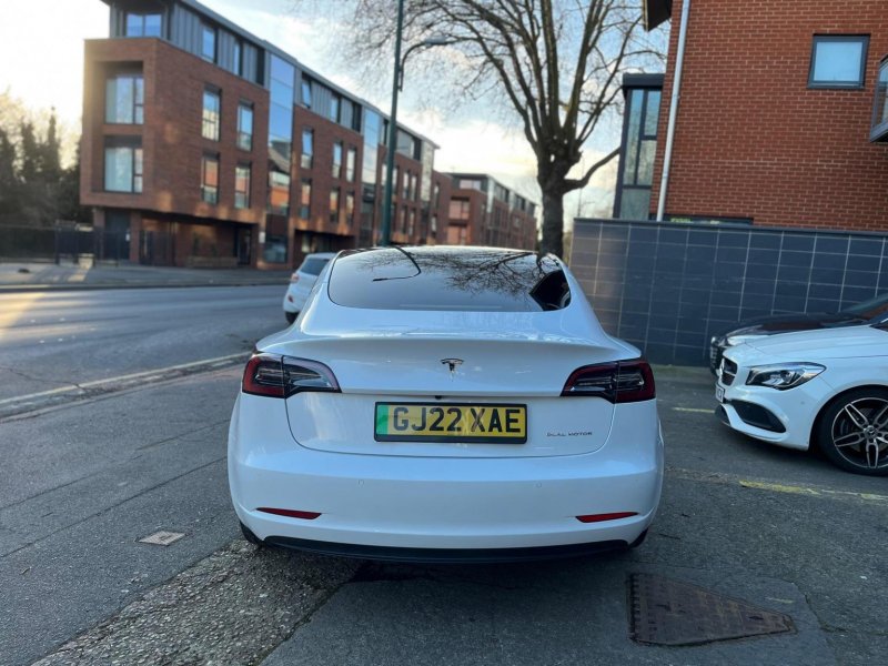 TESLA MODEL 3