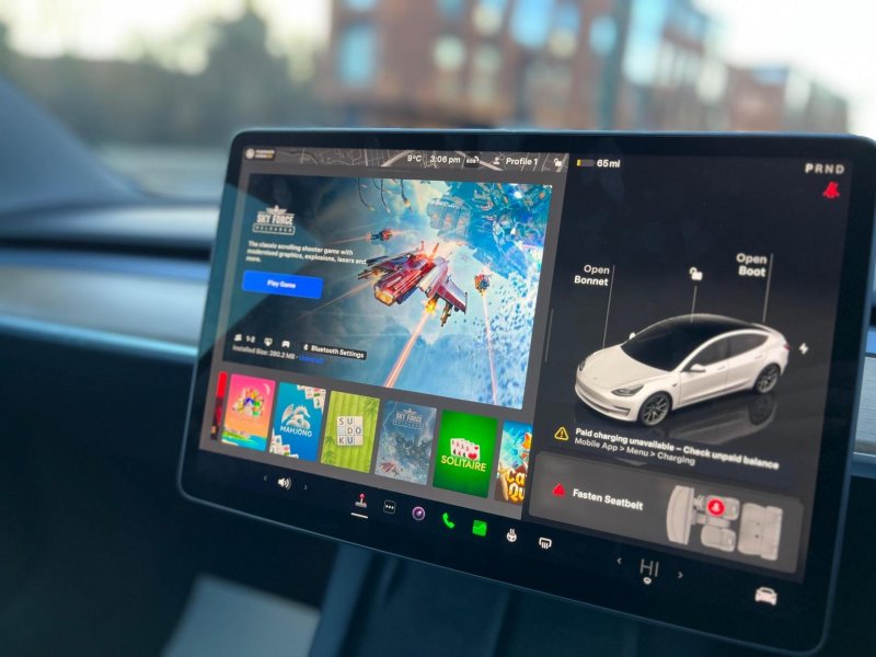 TESLA MODEL 3
