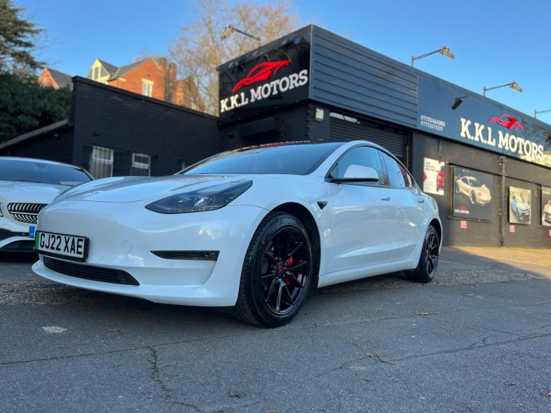 TESLA MODEL 3
