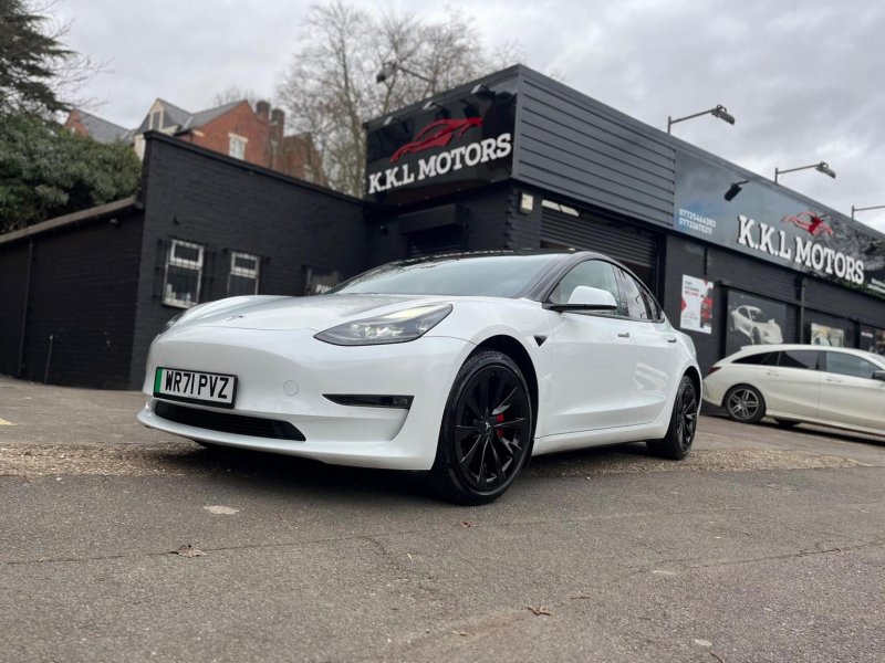 TESLA MODEL 3