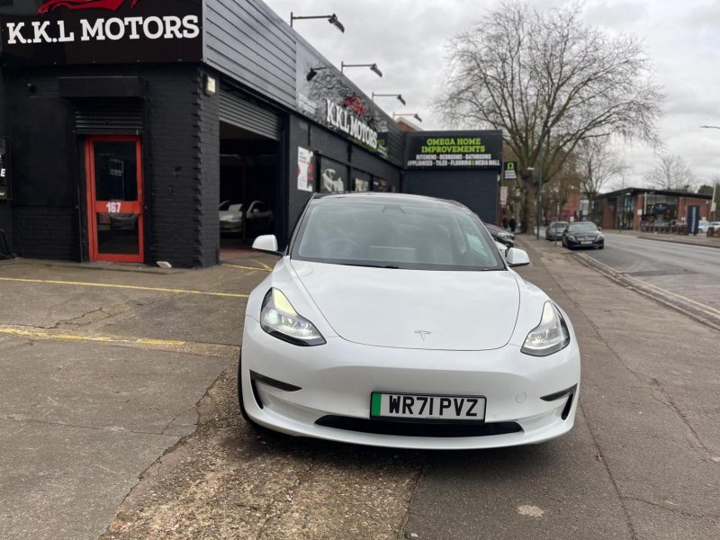 TESLA MODEL 3