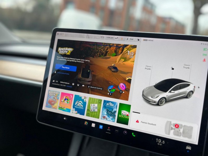 TESLA MODEL 3