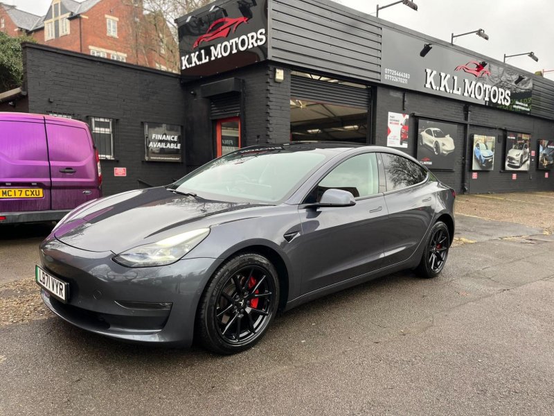 TESLA MODEL 3