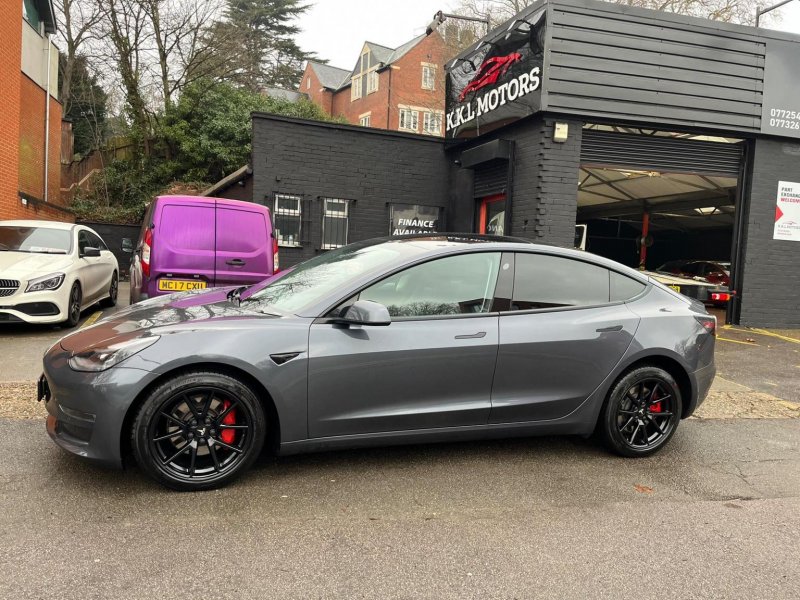TESLA MODEL 3
