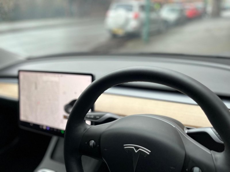 TESLA MODEL 3
