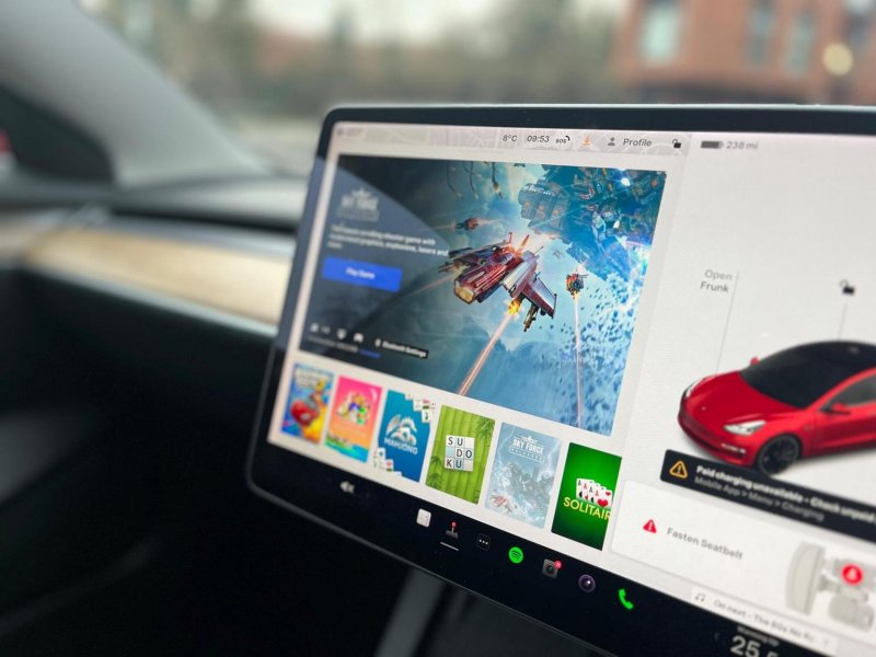 TESLA MODEL 3
